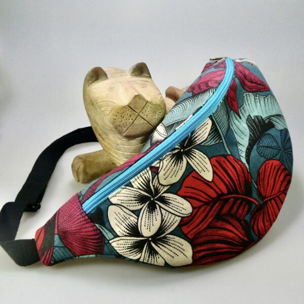 Sac banane tissu coton fond bleu à motifs de fleurs – Image 2