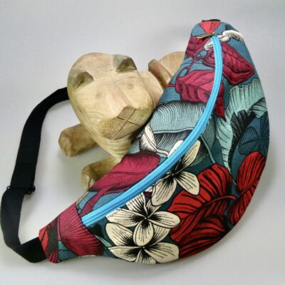 Sac banane tissu coton fond bleu à motifs de fleurs