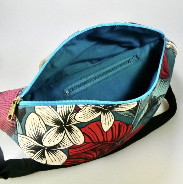 Sac banane tissu coton fond bleu à motifs de fleurs – Image 4