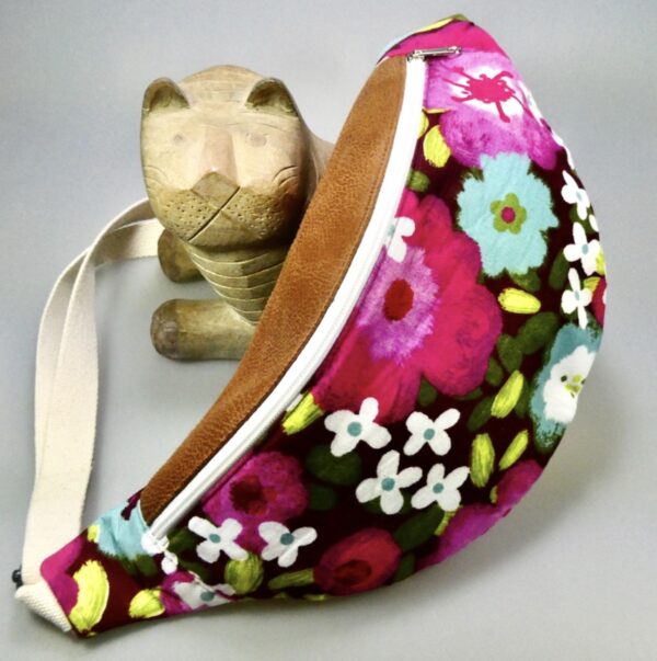 Sac banane tissu velours ras multicolore fleurs bleues et roses