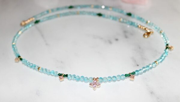 Collier en perles naturelles d' Apatite , de malachite et perles plaqué or ciselées sur gold filled ( plaqué or ++) – Image 3