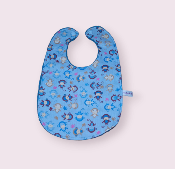 Panière et 8 cônes anti pipi, pare pipi, change bébé personnalisable modèle petits singes fond bleu – Image 2