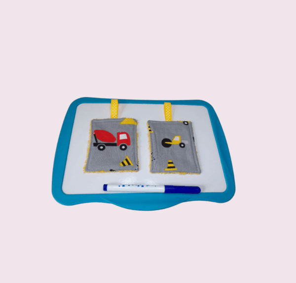 Duo de lingettes pour ardoise scolaire avec plusieurs motifs amusants pour les enfants. – Image 4