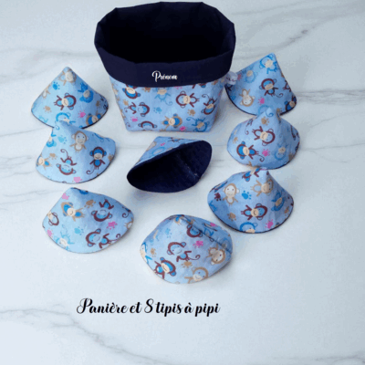 Panière et 8 cônes anti pipi, pare pipi, change bébé personnalisable modèle petits singes fond bleu