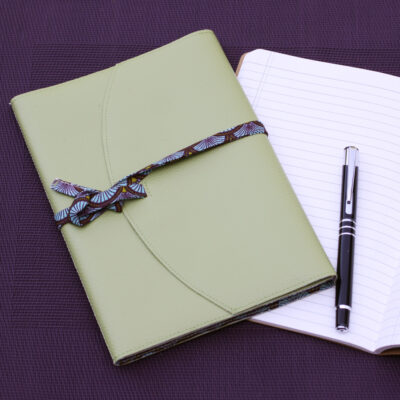 Le protège-carnet et son carnet