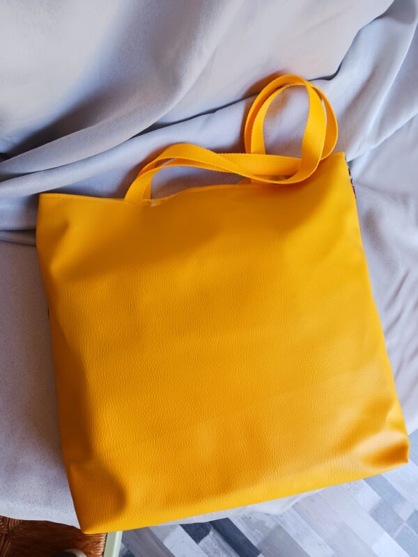 sac cabas jaune bi-matière avec motif femme – Image 3