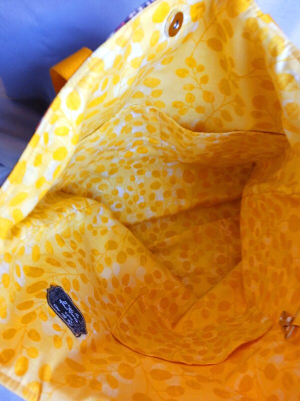 sac cabas jaune bi-matière avec motif femme – Image 4