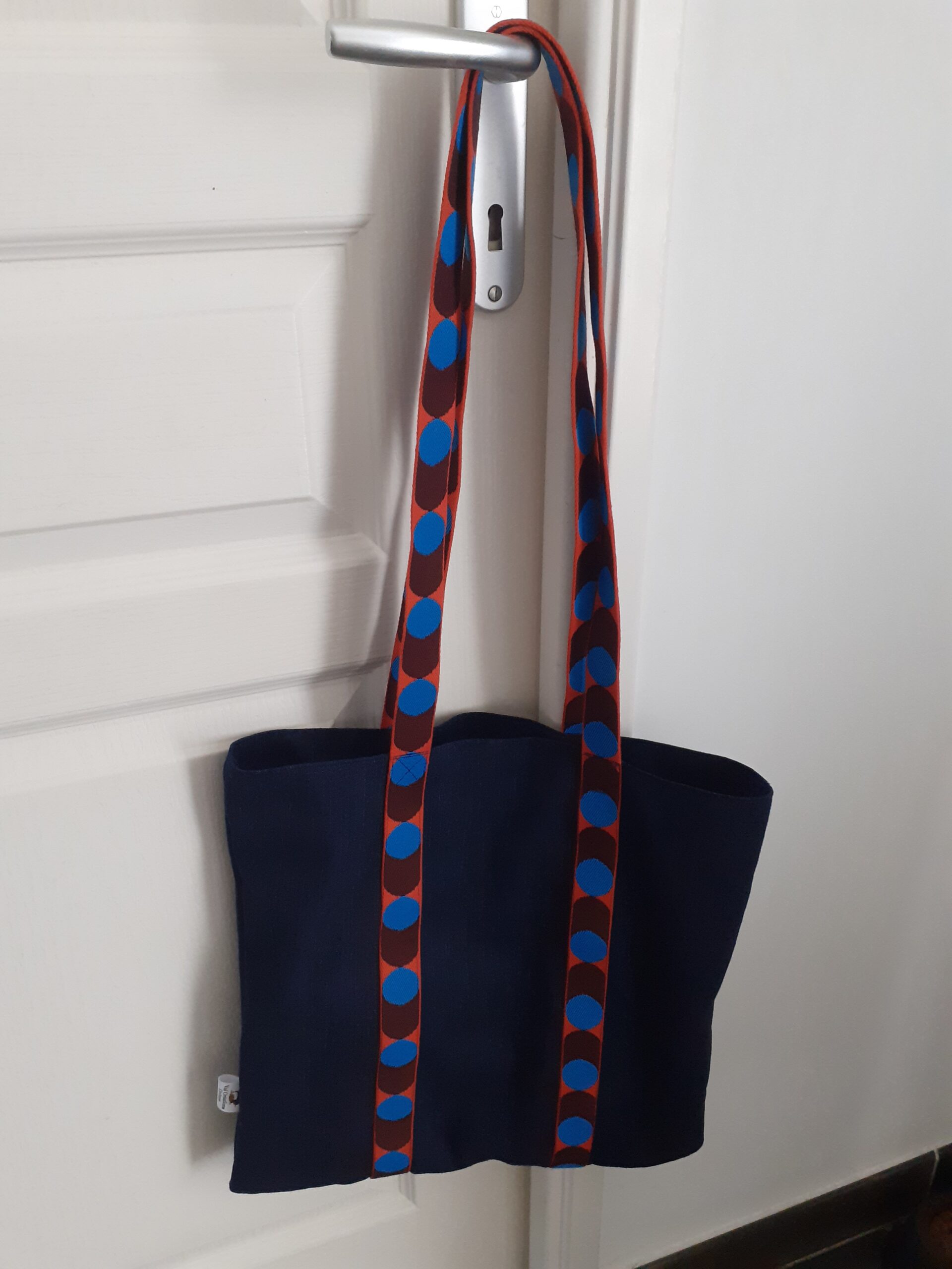 "Tote bag en jean bleu foncé avec anses tricolores"