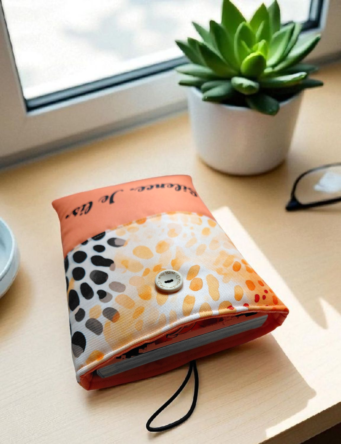 Pochette protège-livres et tablettes imperméable – tissu Oeko-Tex® – personnalisée – fait main – 2 tailles disponibles – Image 3