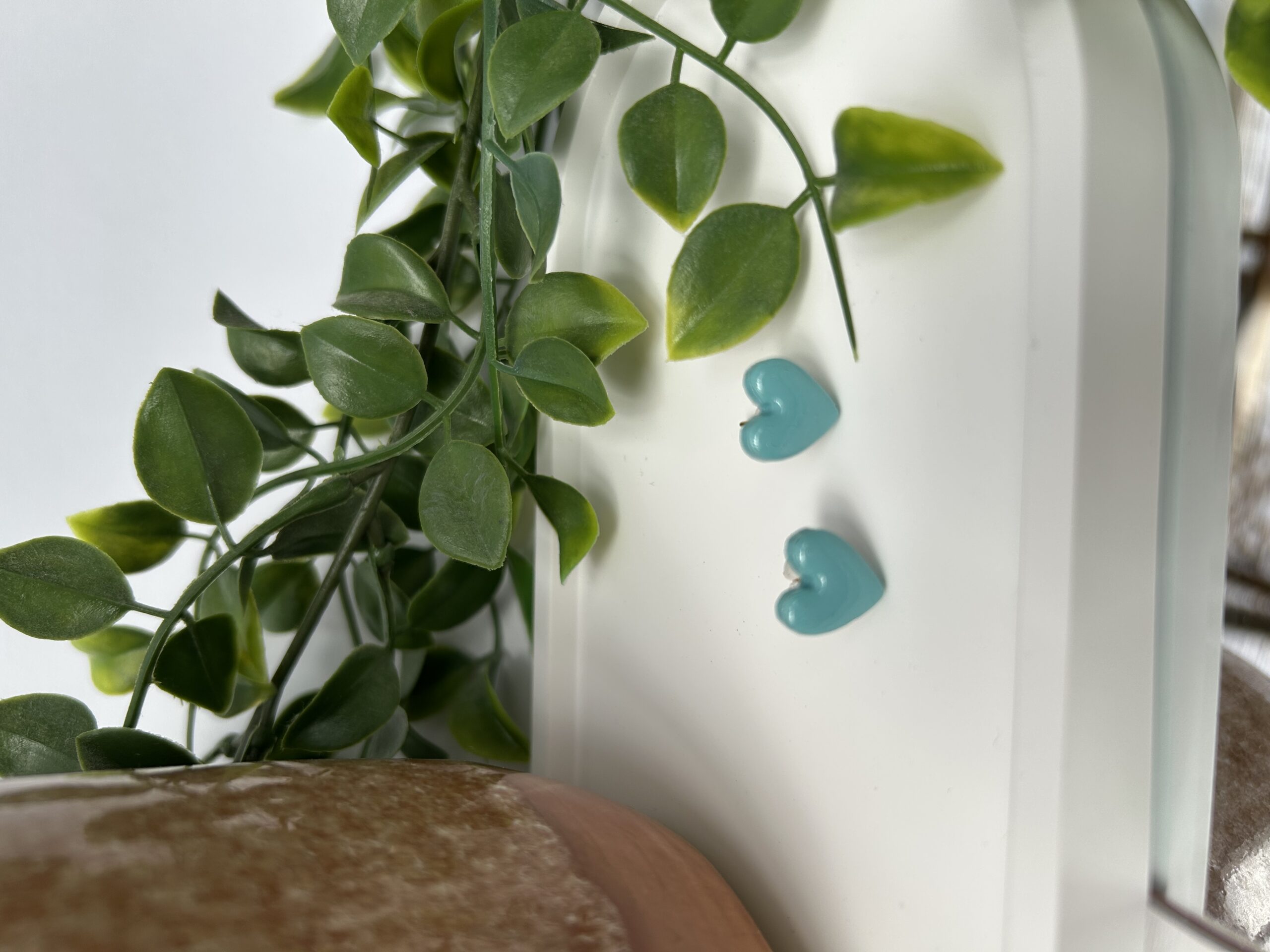 Boucles d’oreilles « Mon petit cœur » en pâte polymère vert tendre – Image 2
