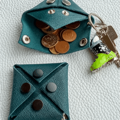 Porte clés en cuir rigide 2 en 1.