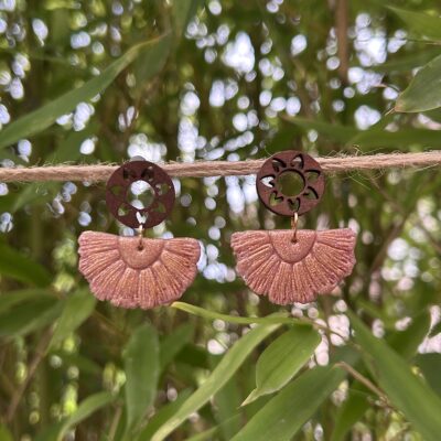 Boucles d’oreilles « Eventail » en pâte polymère rose gold et bois