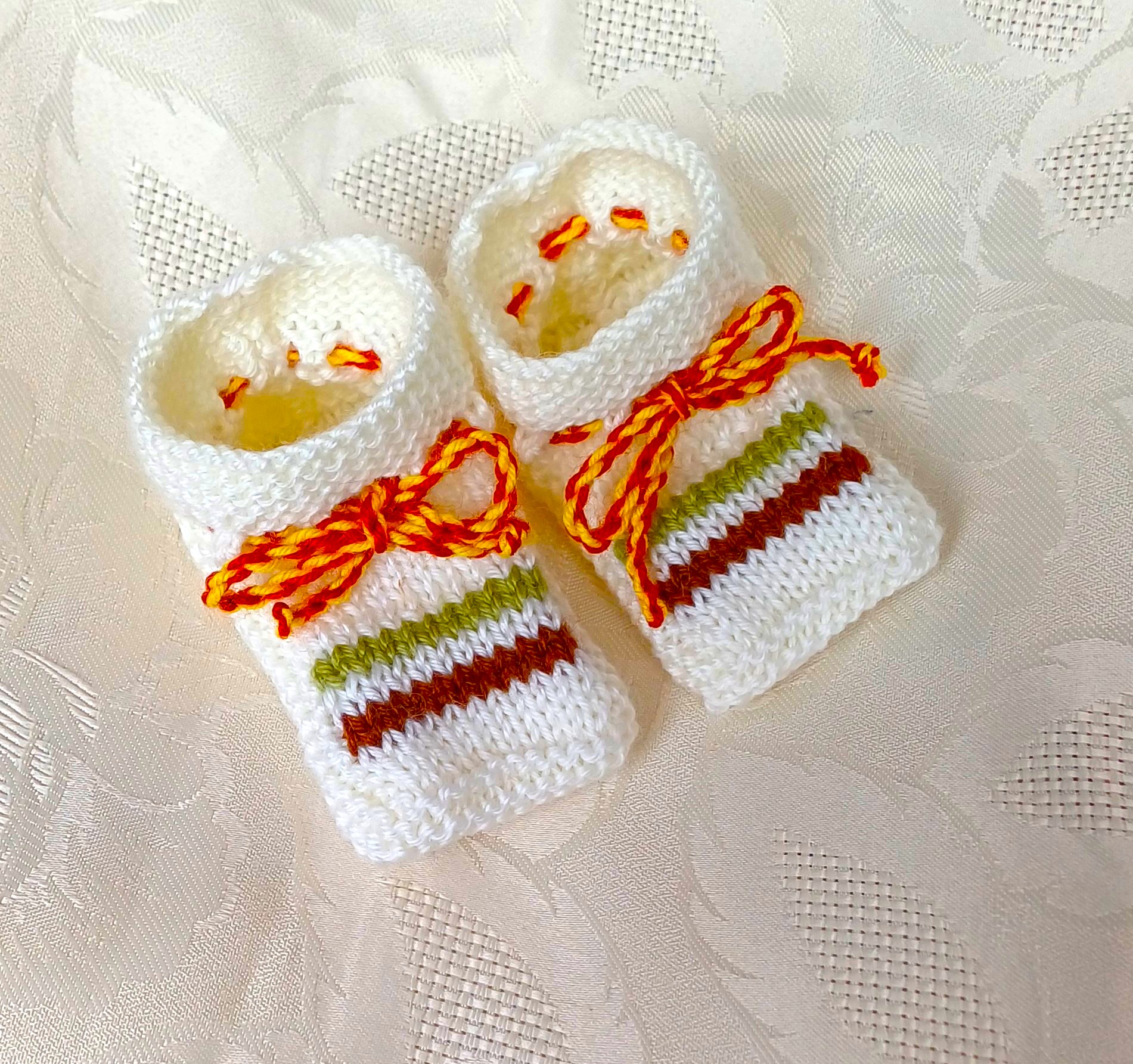 Ensemble gilet chaussons pour bébé de 3 mois, tricot laine, fait main, avec une girafe – Image 4