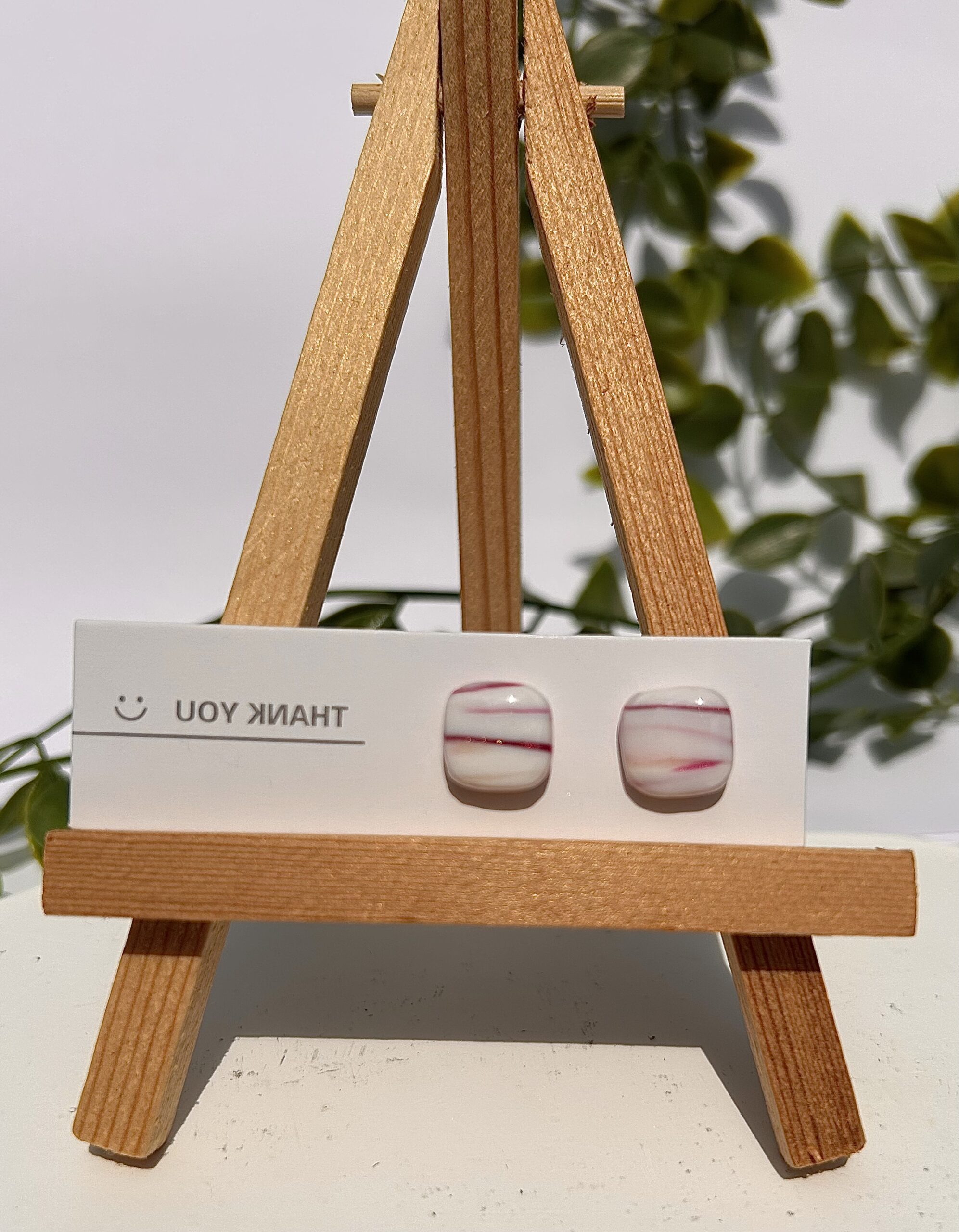 Boucles d’oreilles « Les petits carrés » en pâte polymère blanc et rose