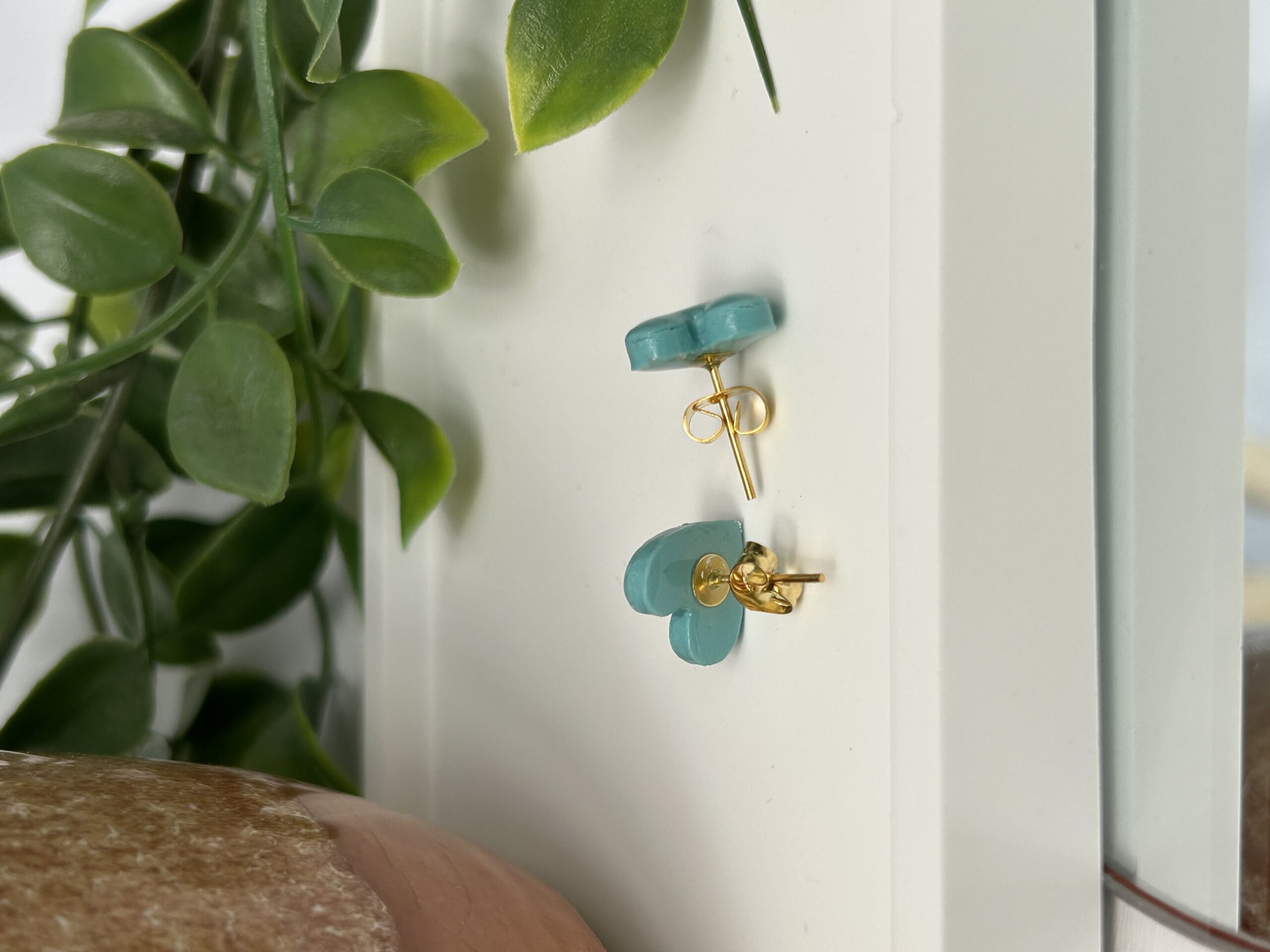 Boucles d’oreilles « Mon petit cœur » en pâte polymère vert tendre – Image 3