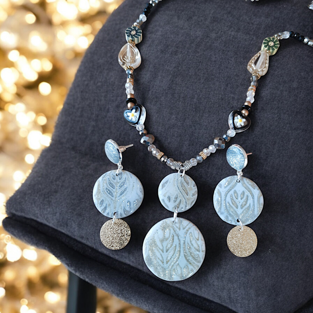 Collier festif à paillettesen pâte polymère isycrea bijoux