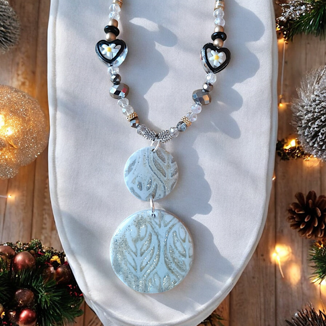 Collier festif à paillettesen pâte polymère isycrea bijoux