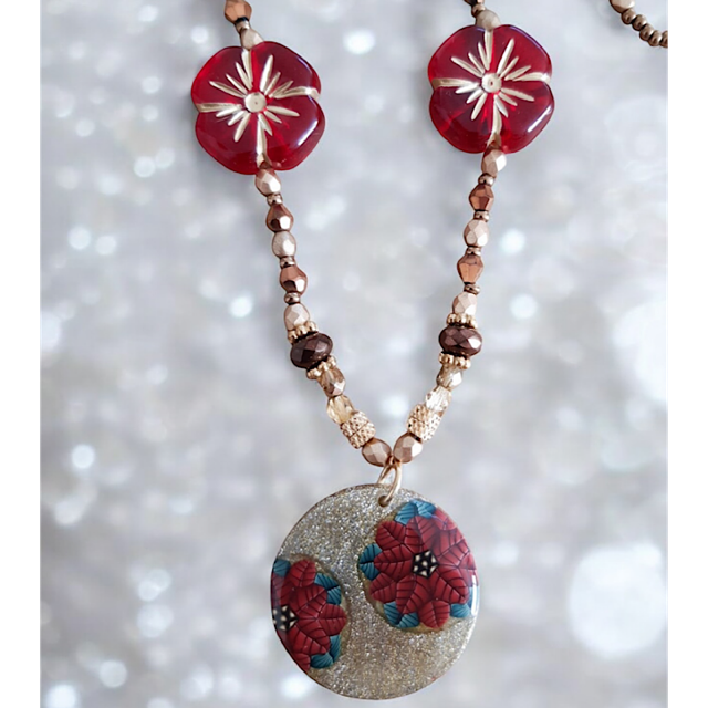 Collier festif poinsettia en pâte polymère isycrea bijoux