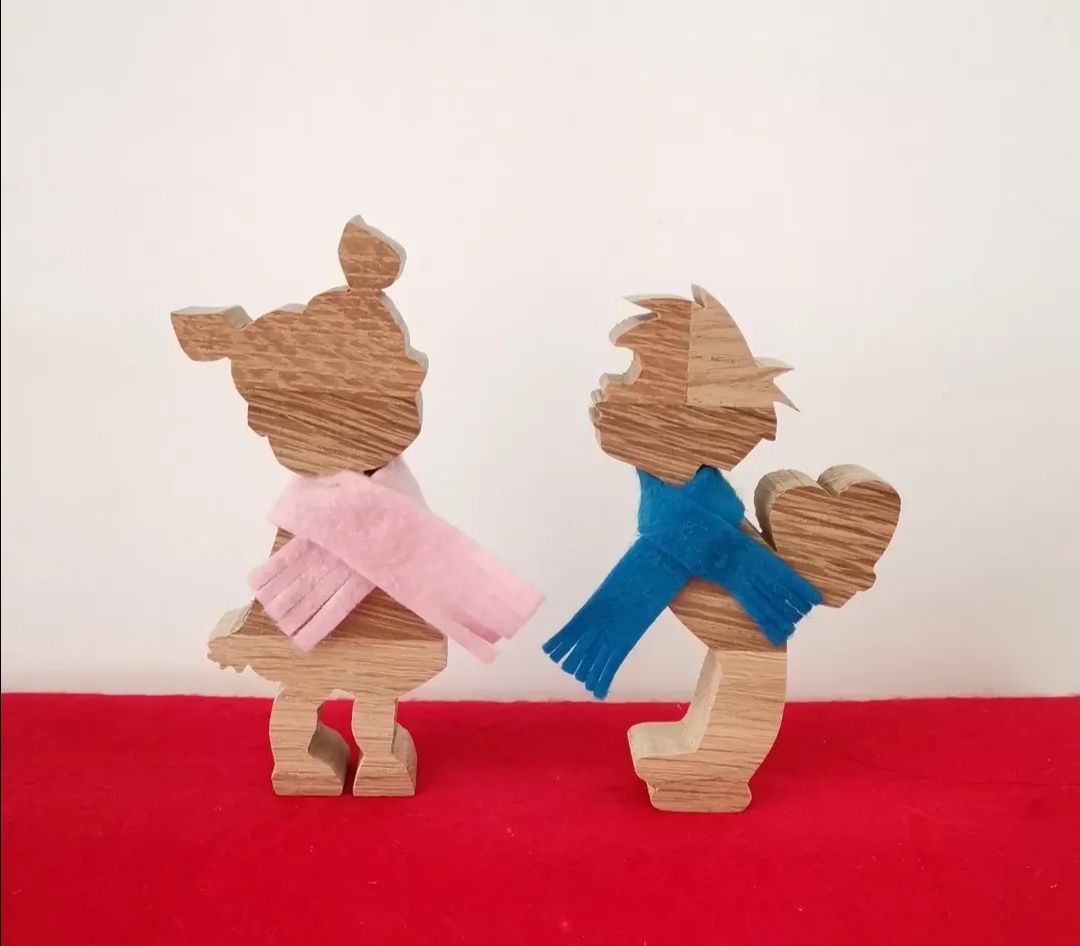 Couple en bois de chêne