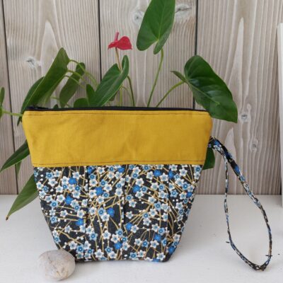 Trousse plissée fleurie