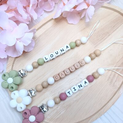 attache tetine clip fleur