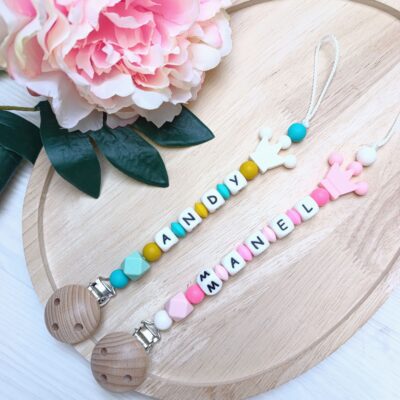 attache tetine couronne