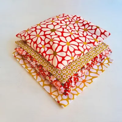 Bouillotte sèche déhoussable aux noyaux de cerises - 2 tailles (Motifs fleuris)