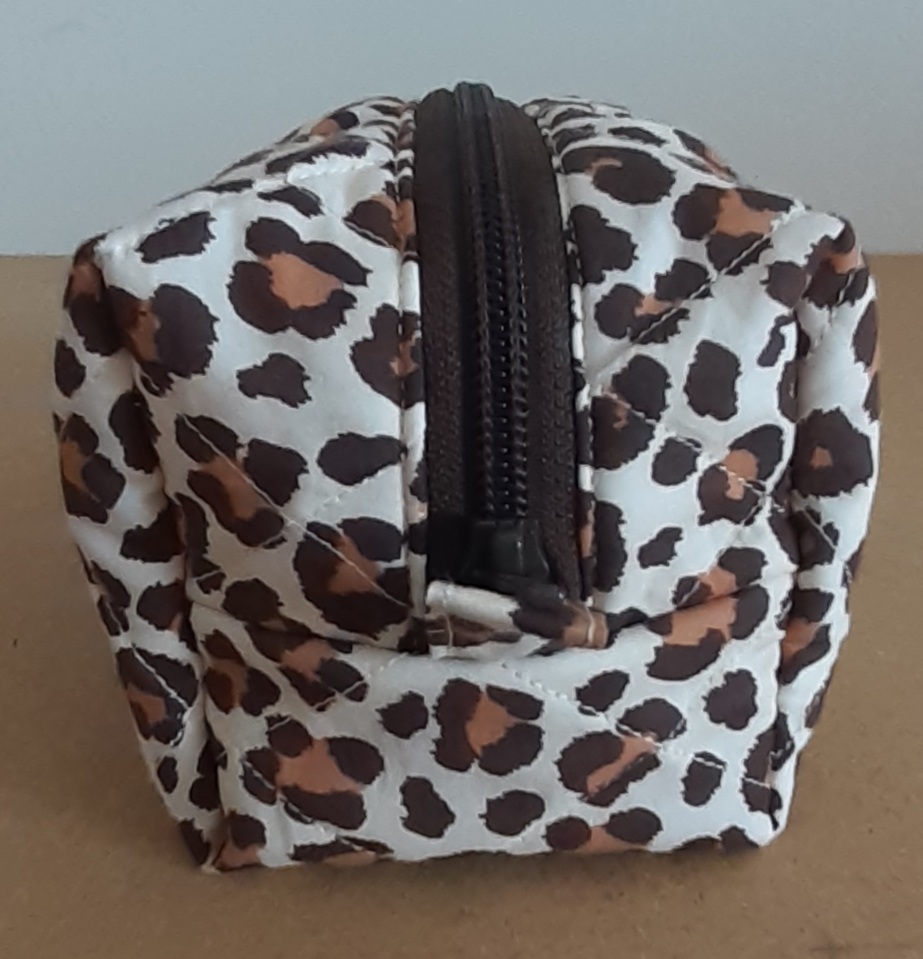Trousse léopard en tissu coton matelassée et doublé