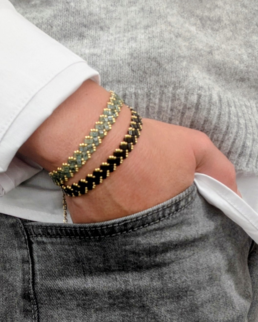 Bracelet chevrons en perles Miyuki noir et doré – Image 3