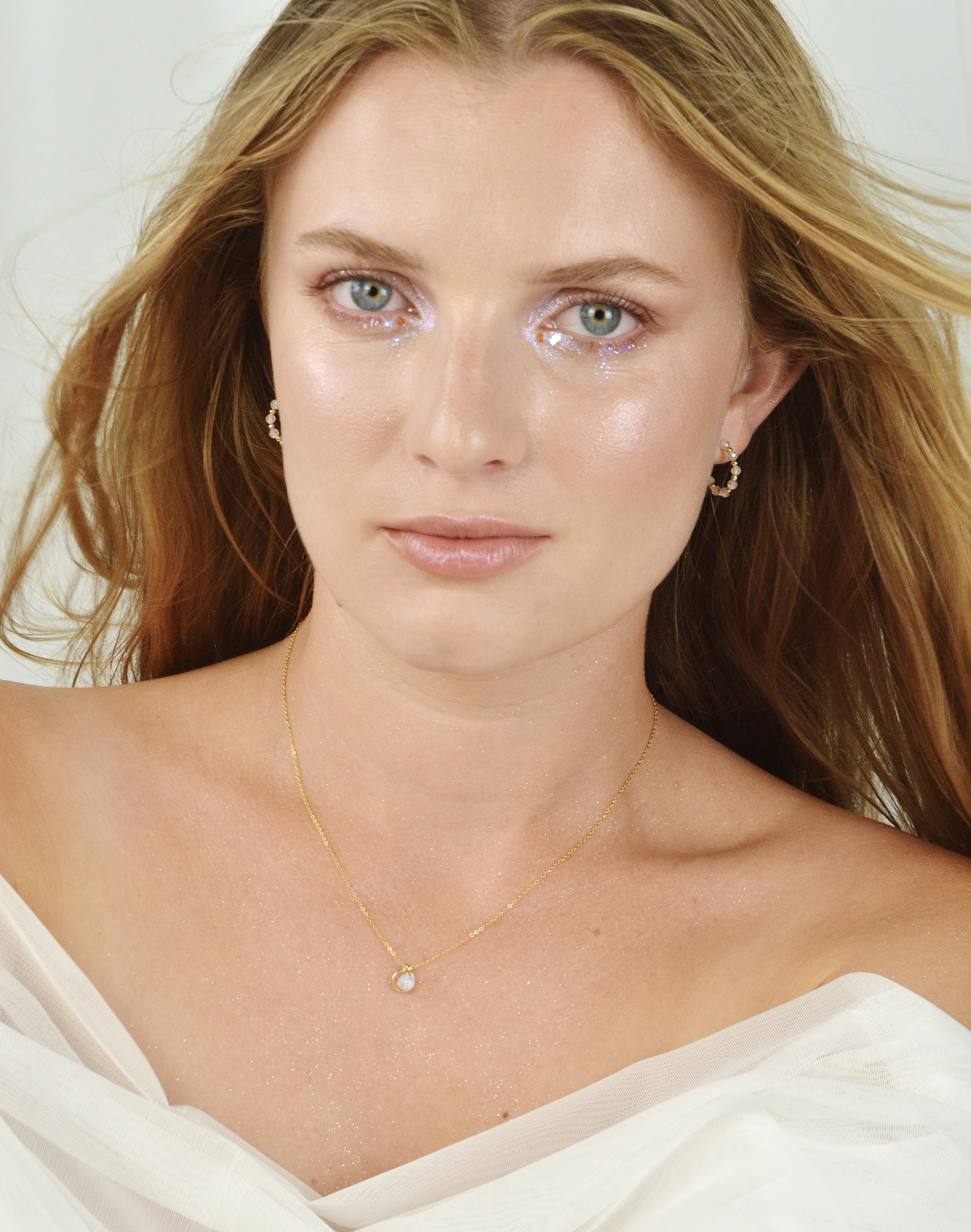 Créoles en or laminé et zircon naturel - Boucles d'oreilles femme – Image 6