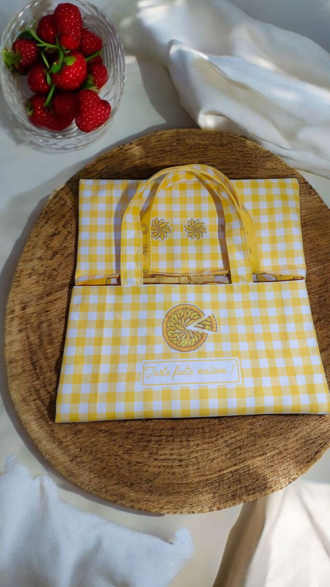 Sac à tarte réversible en tissu imperméable fait main – vichy jaune & motif tarte aux pommes – Oeko-Tex®