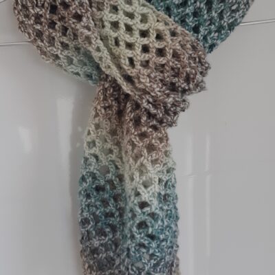Echarpe ajourée au crochet