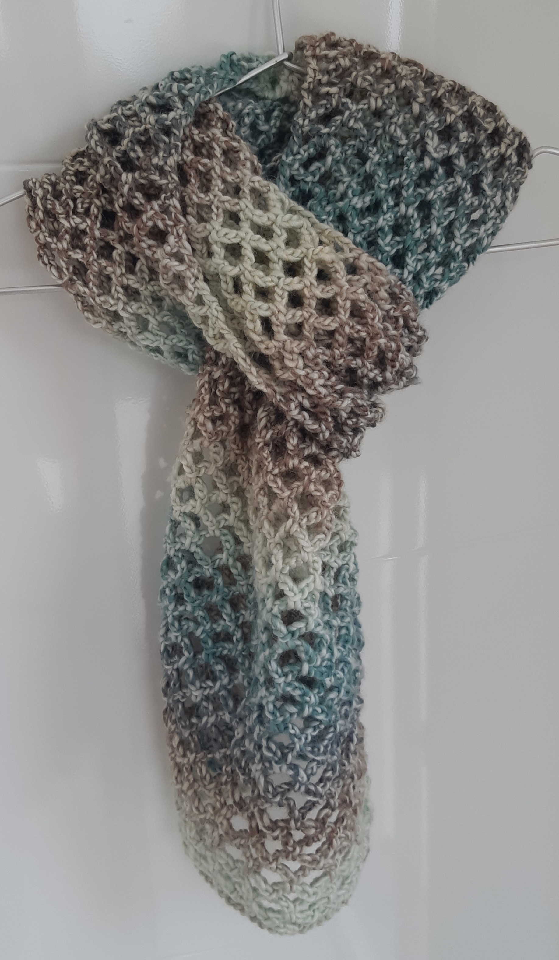 Echarpe ajourée au crochet
