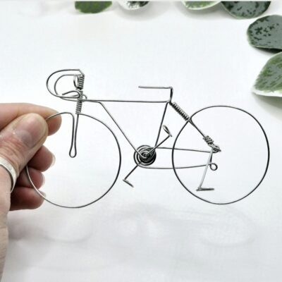 Vélo de course miniature en fil de fer