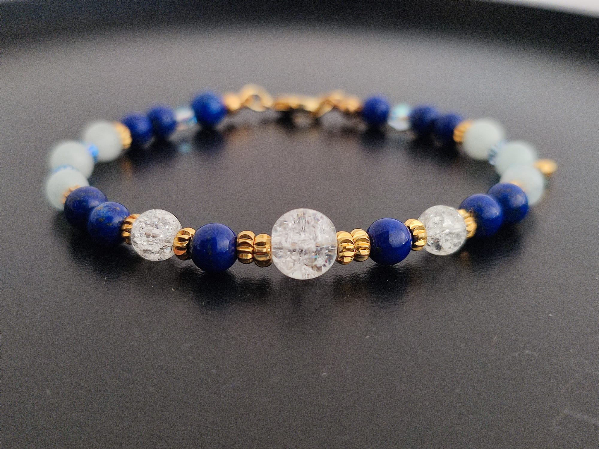 Bracelet Lapis Lazuli, Calcédoine et Cristal de Roche – Plaqué Or – Image 3