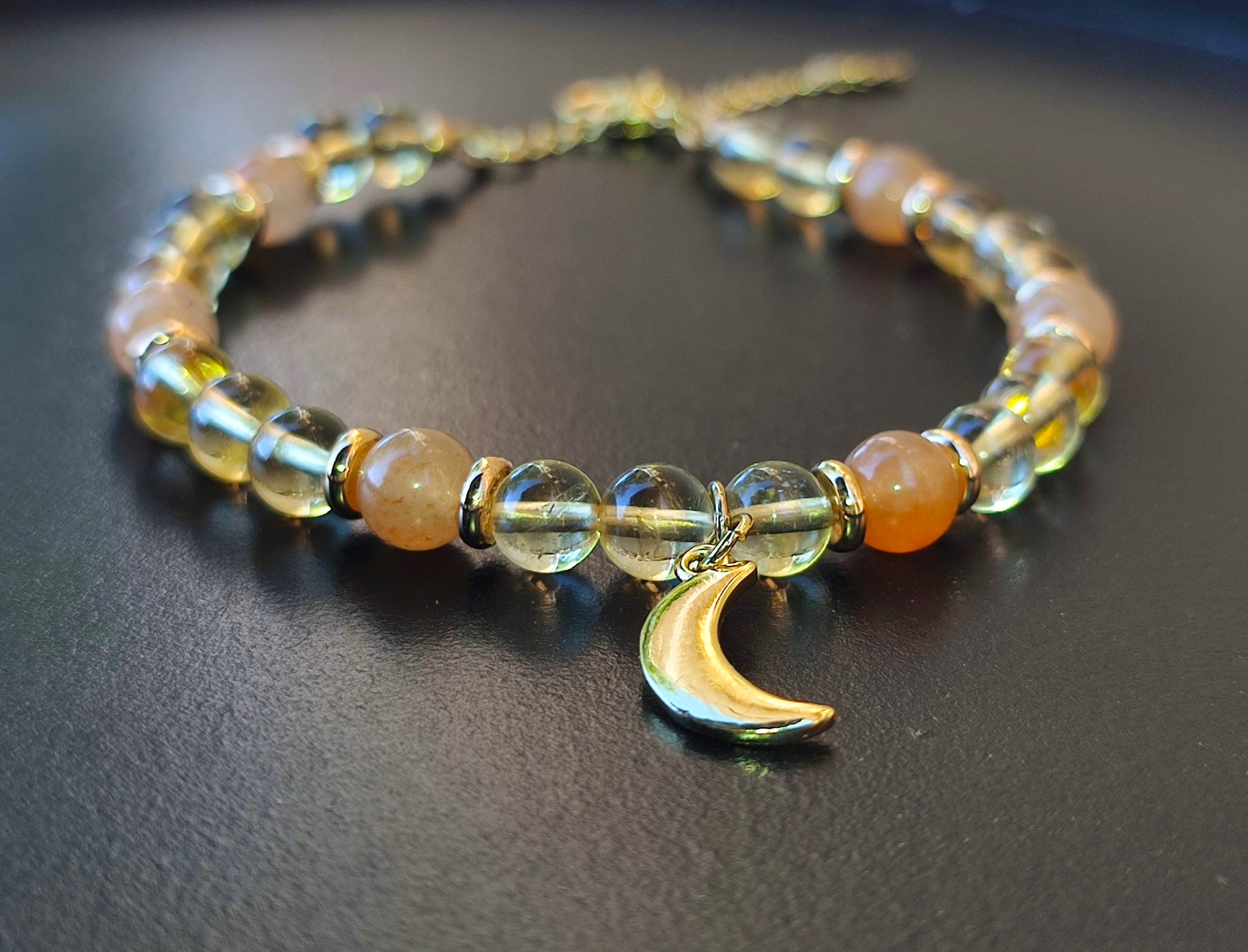 Bracelet en Citrine et Aventurine Orange sur plaqué or avec breloque lune – Image 4