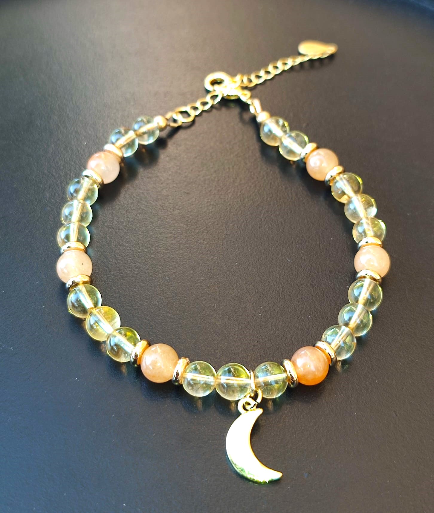 Bracelet en Citrine et Aventurine Orange sur plaqué or avec breloque lune – Image 3