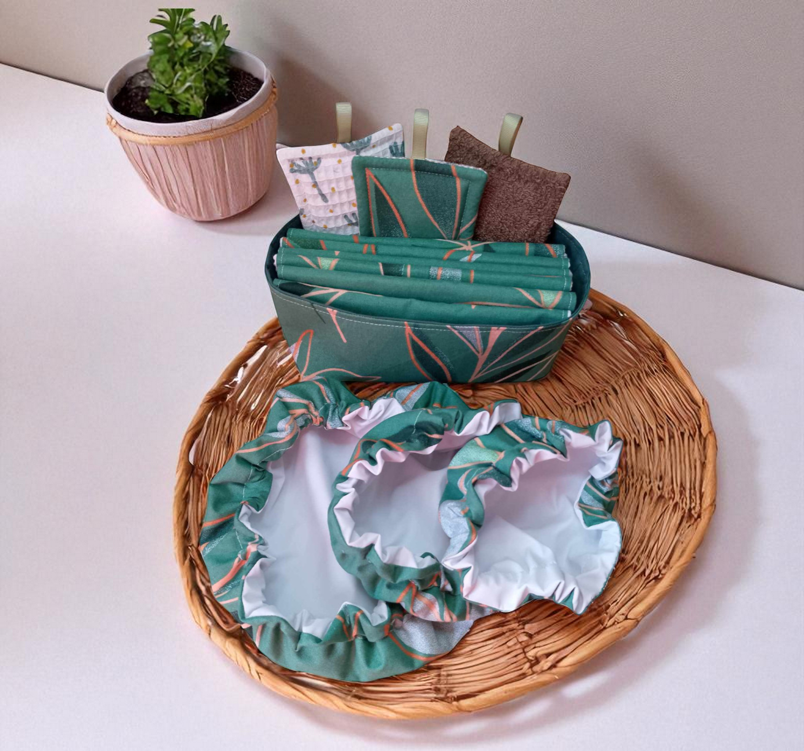 kit cuisine zéro déchet, panière, 6 essuie-tout, 3 charlottes et 3 éponges