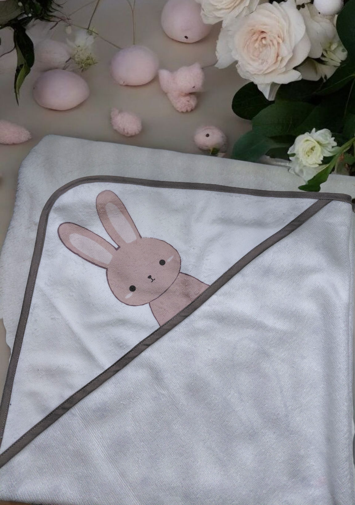 Cape de bain bébé en éponge de bambou - motif lapin pastel - fait main – Image 2