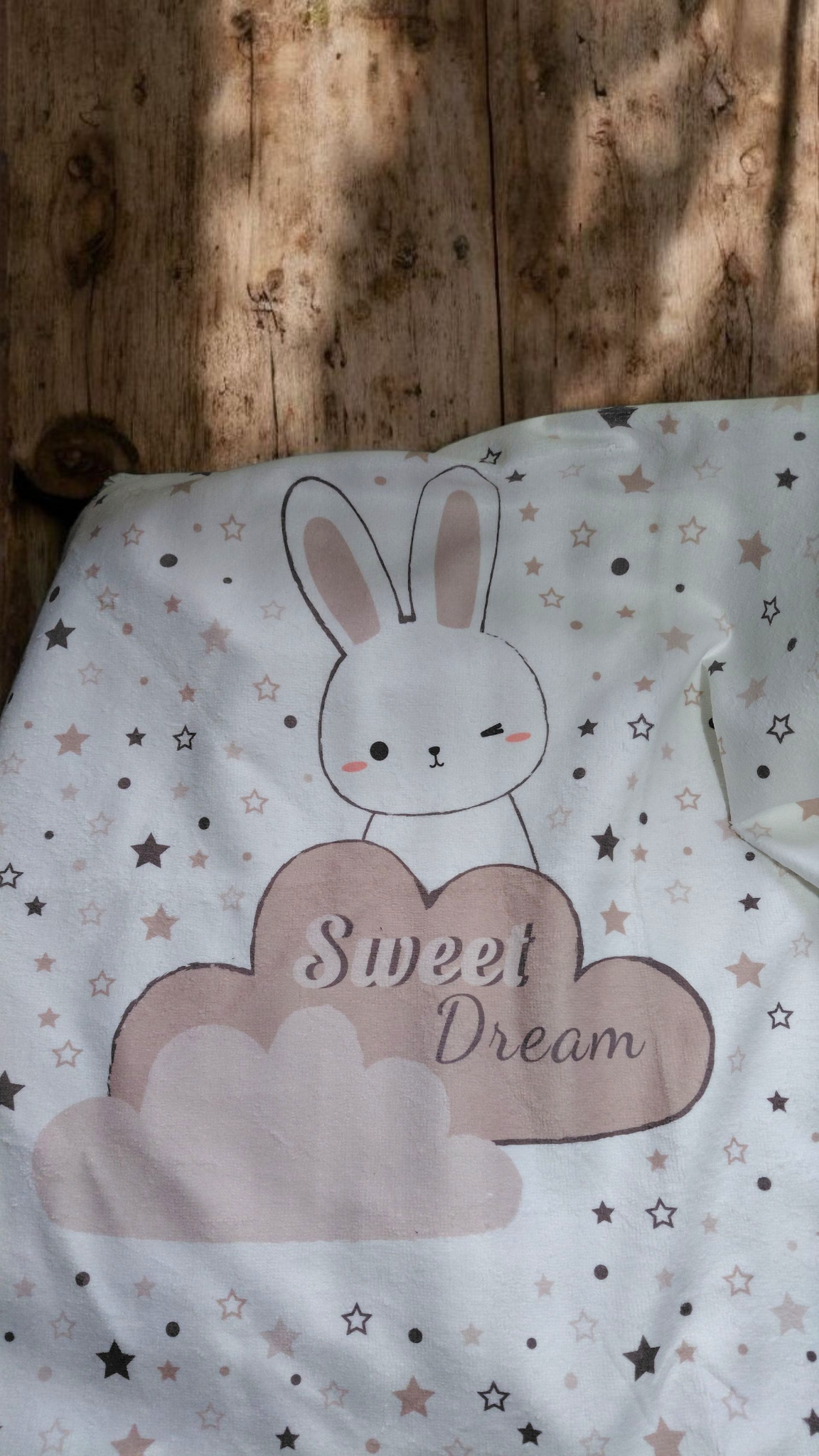 Cape de bain bébé en éponge de bambou - motif lapin pastel - fait main