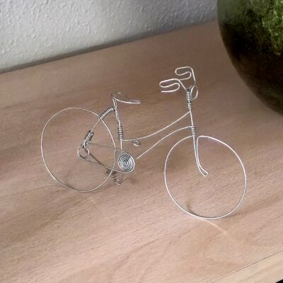 Vélo de ville miniature décoratif en fil de fer