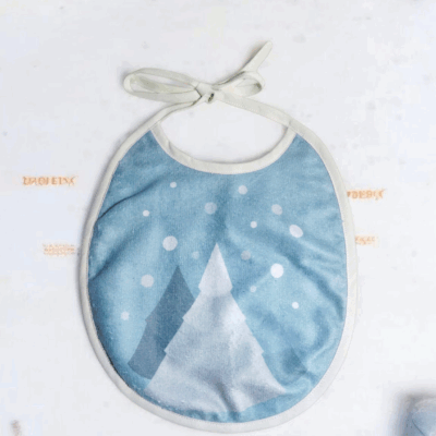 Bavoir rond motif Noël en éponge de bambou – fait main, certifié Oeko-Tex®