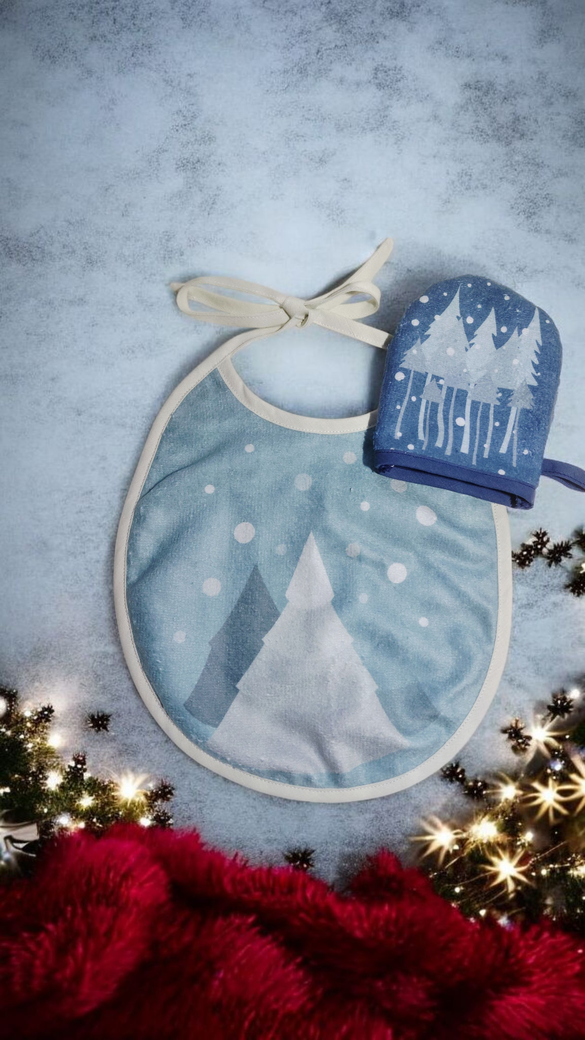 Coffret naissance ou premier Noël bébé – bavoir rond & mini gant assort