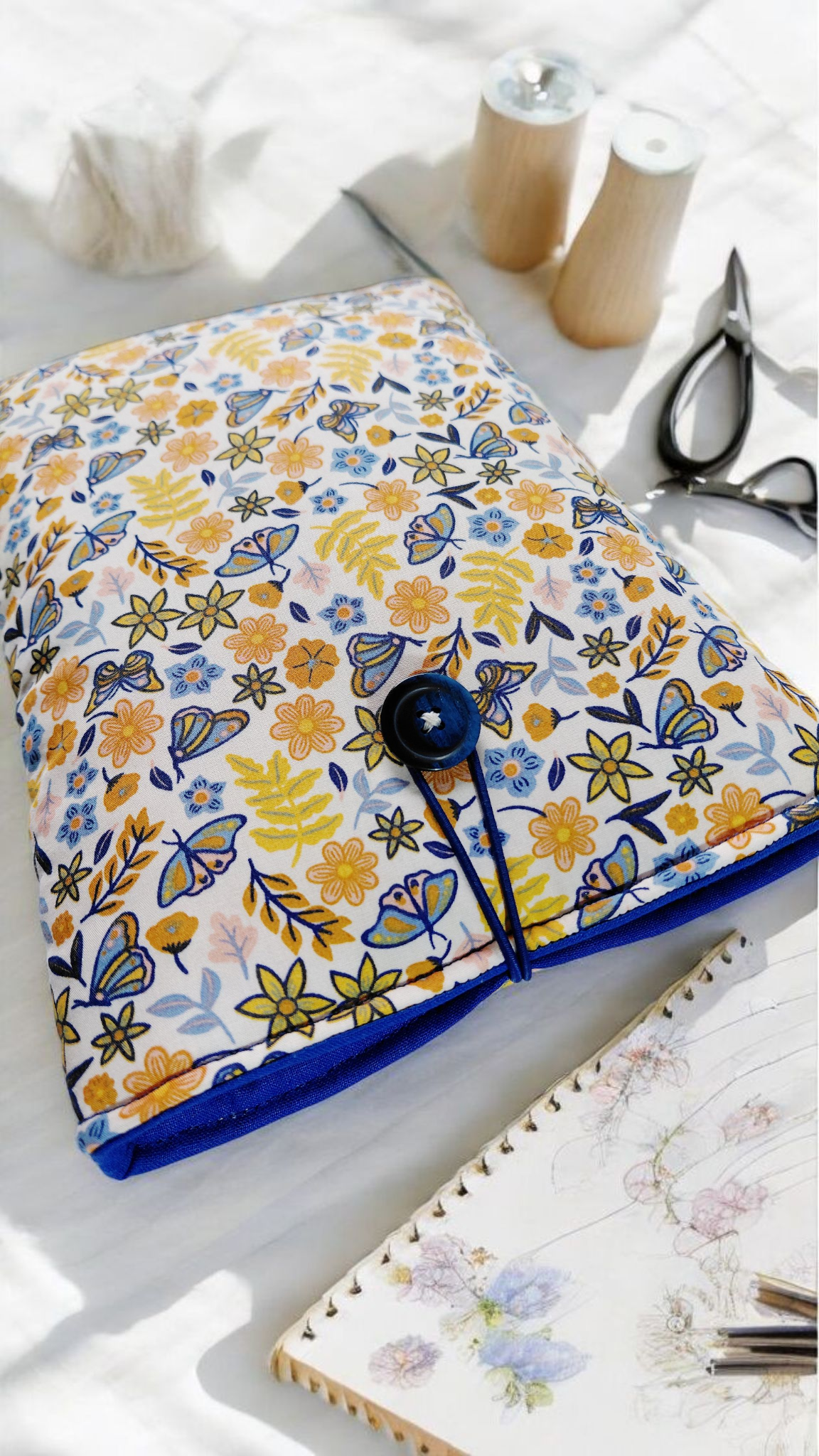 Pochette protège-livres, tablettes et liseuses – Fait main en coton Oeko-Tex® fleuri – Image 4