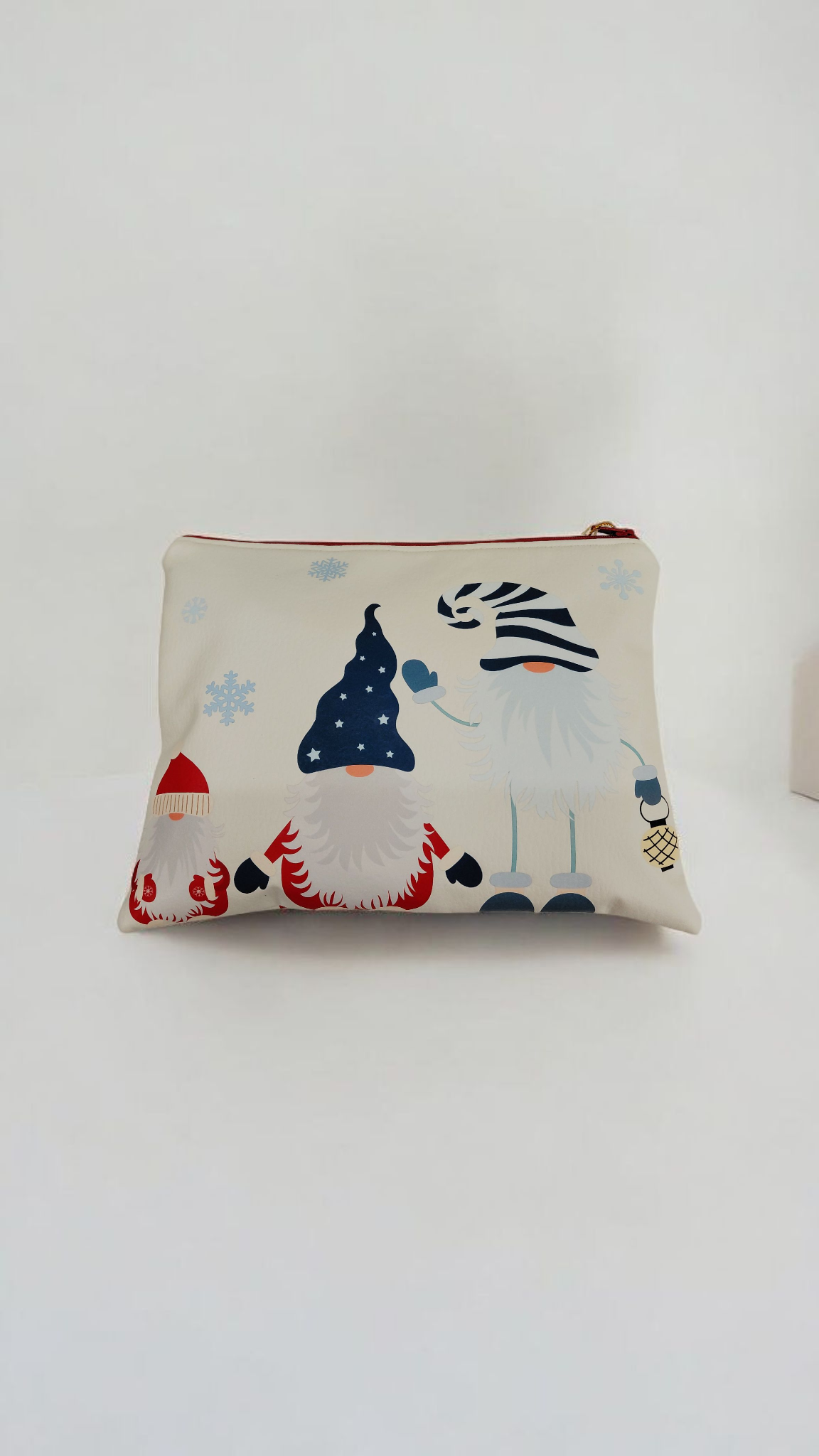 Pochette de Noël en simili cuir motif gnome – fait main, intérieur coton enduit – Image 4