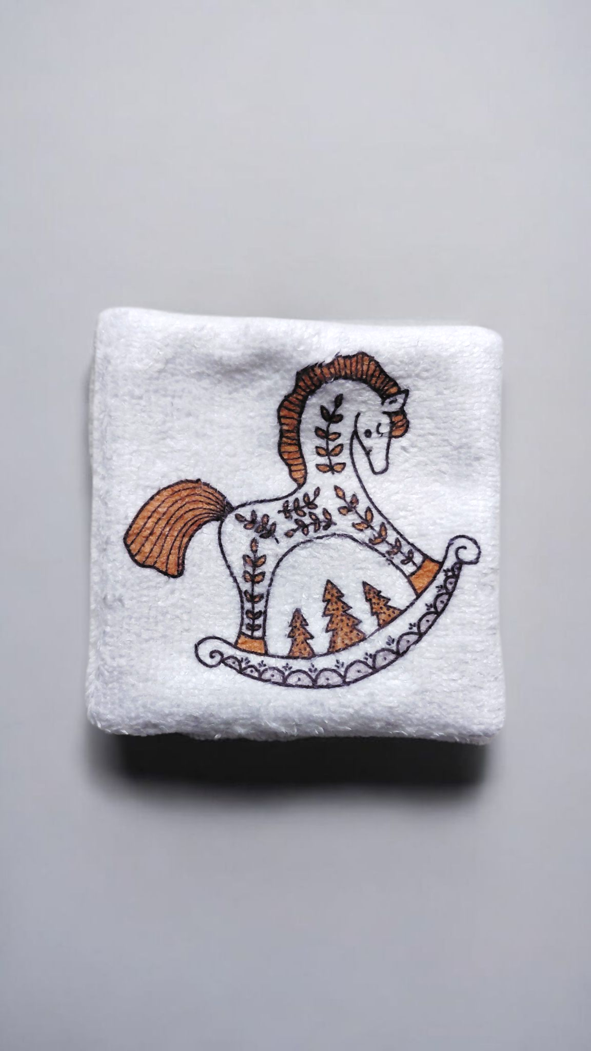 Lot de 4 lingettes double face en éponge de bambou – motif féerique de Noël, fait main et réutilisables – Image 3