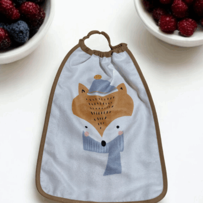 Bavoir maternelle / Serviette de table enfant – Motif renard hiver – Fait main