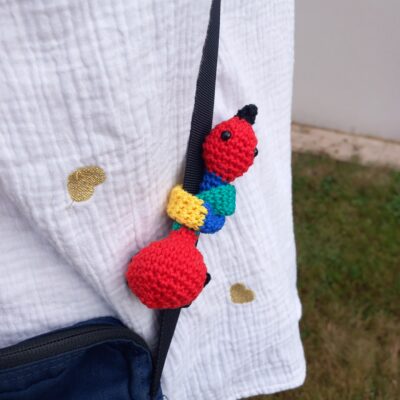 Objet décoratif "ara rouge"