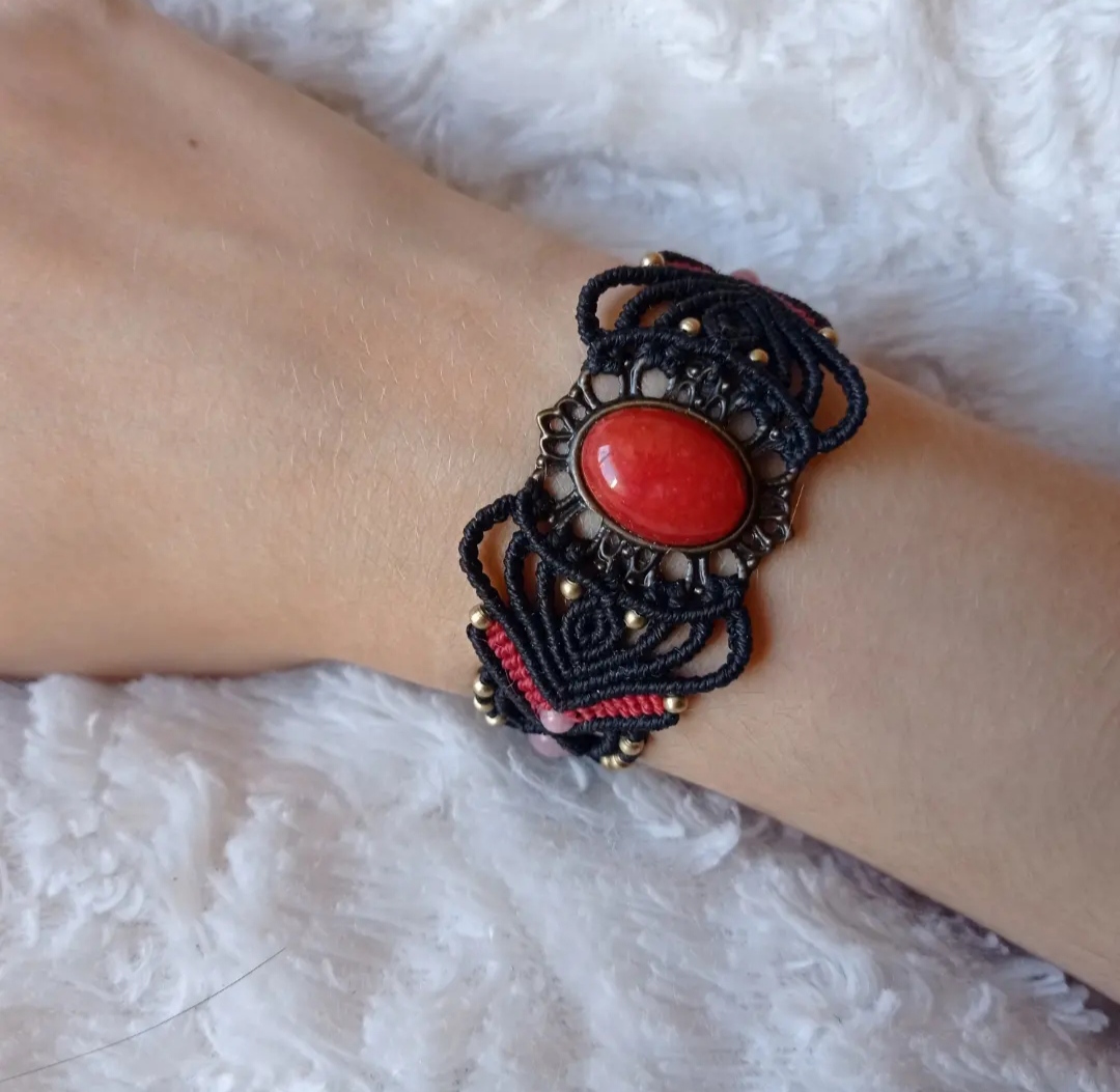 Bracelet cabochon jade rouge, micro macramé – Image 4