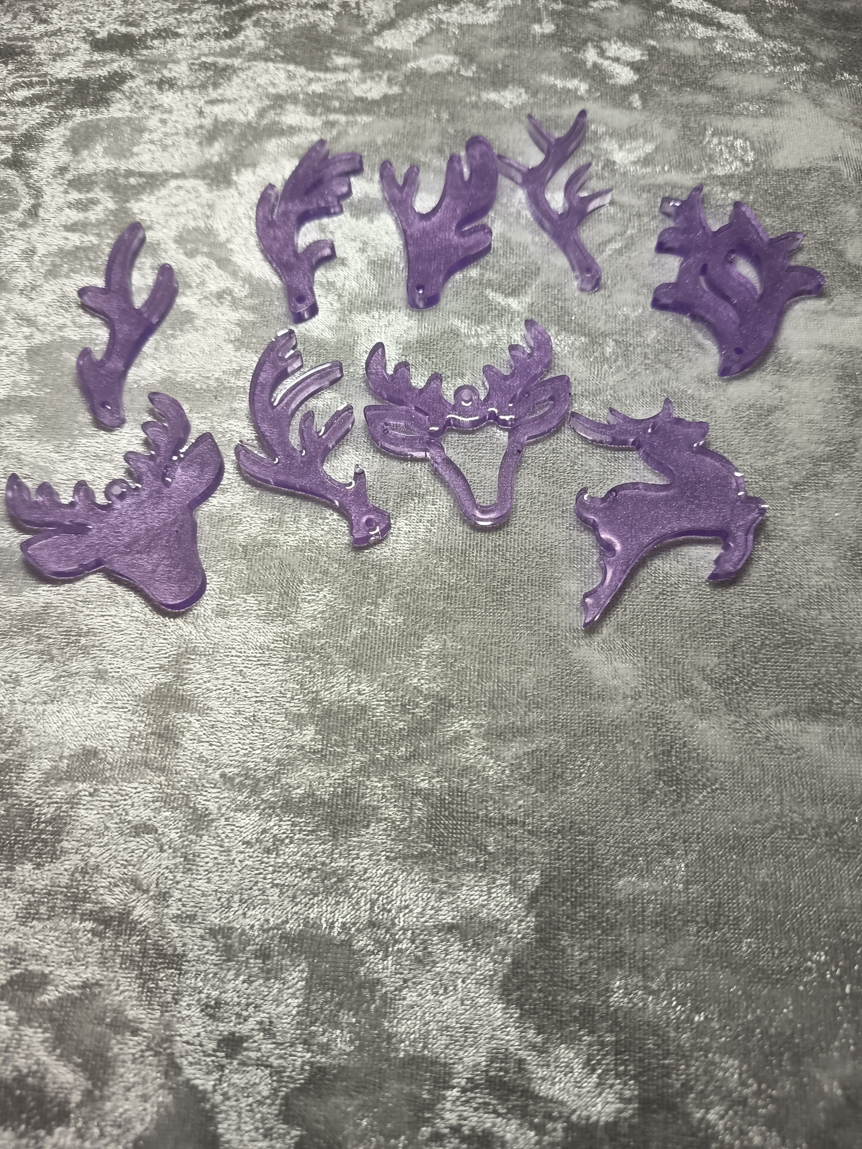 Lot de rennes violets en résine